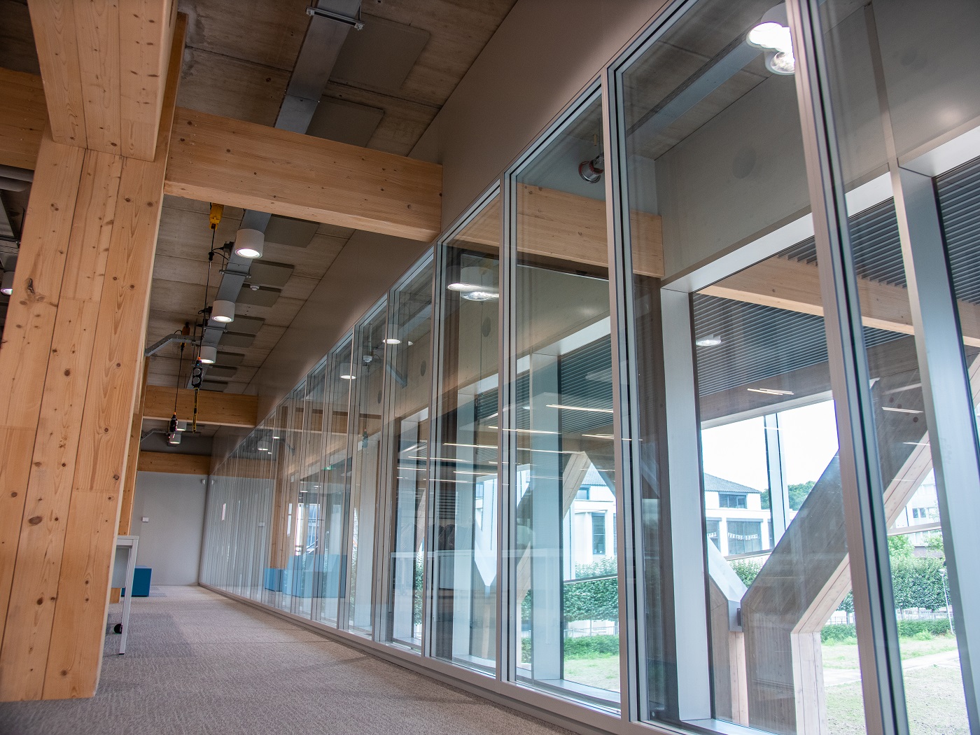 高中“Koning Willem 1 College”被提名为 2022 年度建筑奖。